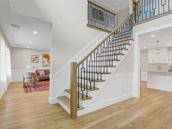 201 Argyle Place, Bellmore NY 11710