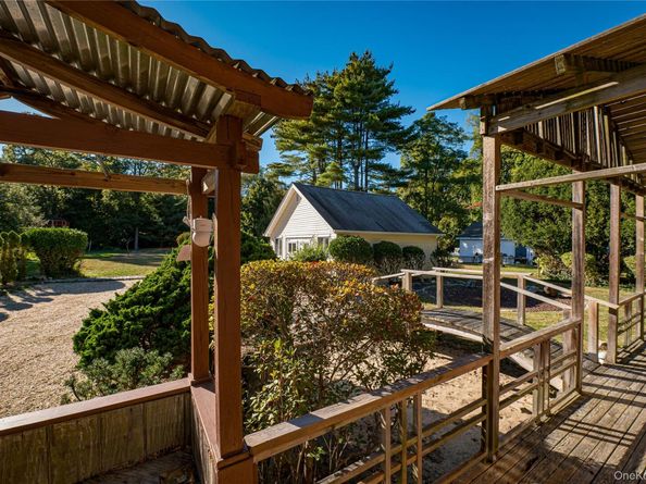 424 Evergreen Avenue, Hauppauge NY 11788