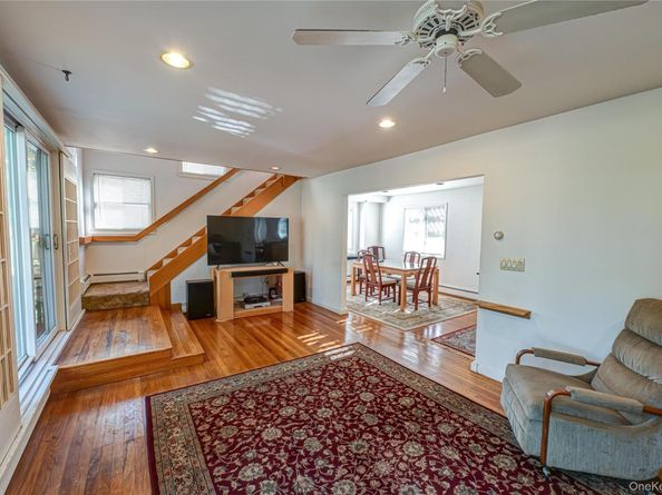 424 Evergreen Avenue, Hauppauge NY 11788