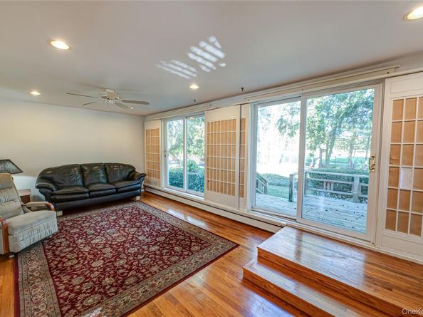 424 Evergreen Avenue, Hauppauge NY 11788