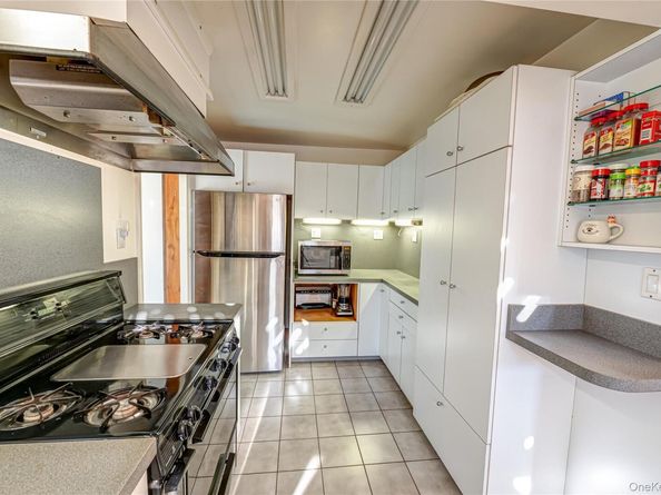 424 Evergreen Avenue, Hauppauge NY 11788