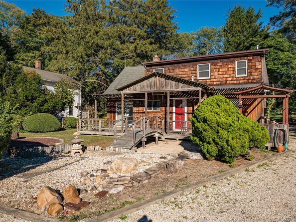 424 Evergreen Avenue, Hauppauge NY 11788