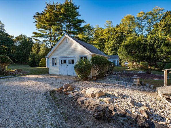 424 Evergreen Avenue, Hauppauge NY 11788