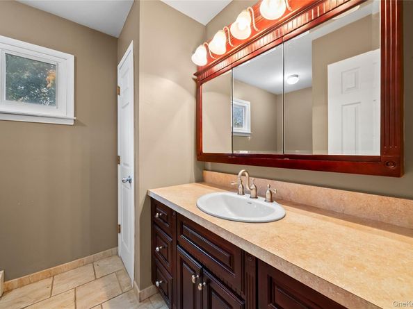 2129 Sycamore Avenue, Ronkonkoma NY 11779