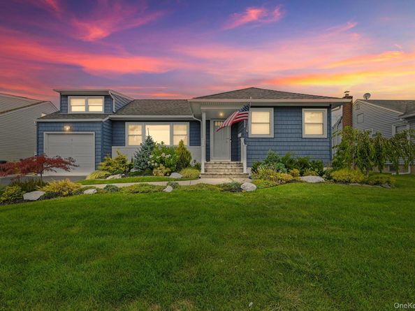 530 N Hawthorne Street, Massapequa NY 11758