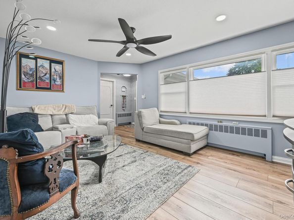 530 N Hawthorne Street, Massapequa NY 11758