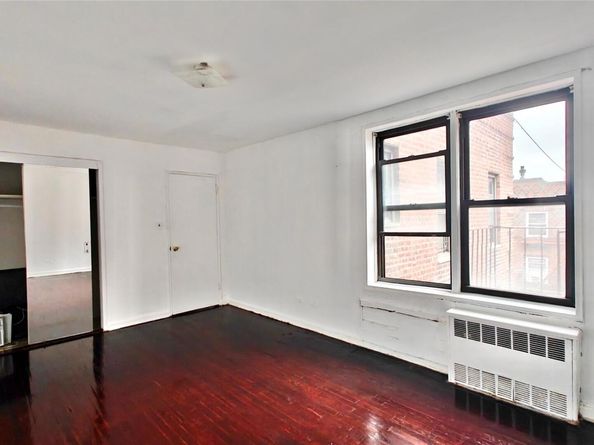 94-11 34th Road 7A, Jackson Heights NY 11372