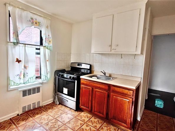94-11 34th Road 7A, Jackson Heights NY 11372