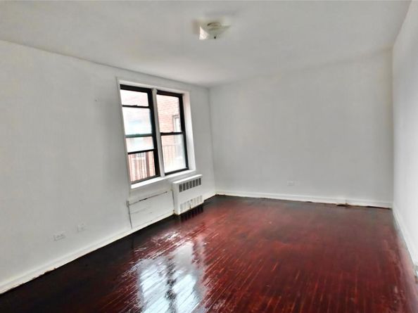 94-11 34th Road 7A, Jackson Heights NY 11372
