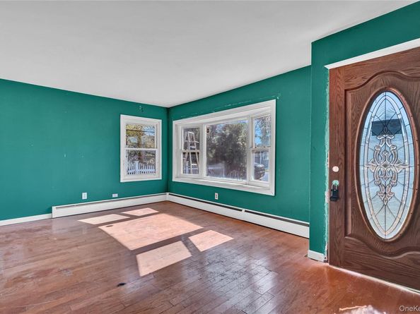 34 Croydon Road, Amityville NY 11701