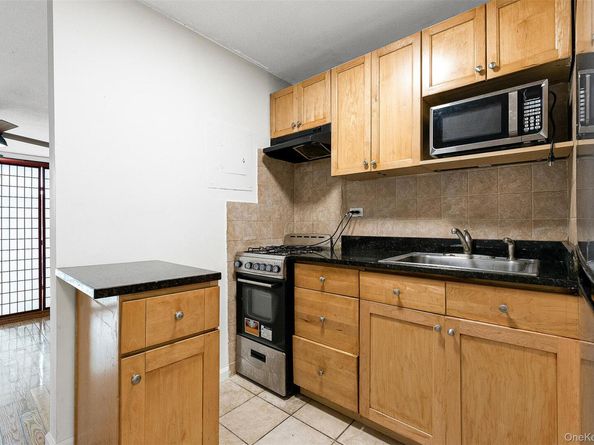 150-38 Union Turnpike 1D, Flushing NY 11367