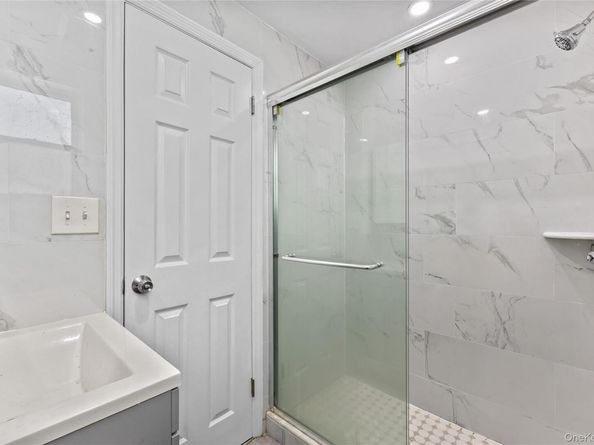48-35 Clearview Expressway, Oakland Gardens NY 11364