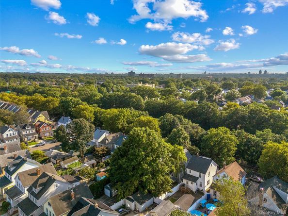 48-35 Clearview Expressway, Oakland Gardens NY 11364