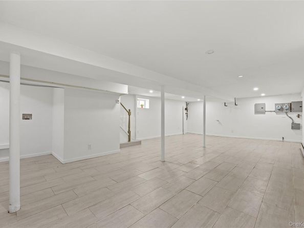 48-35 Clearview Expressway, Oakland Gardens NY 11364