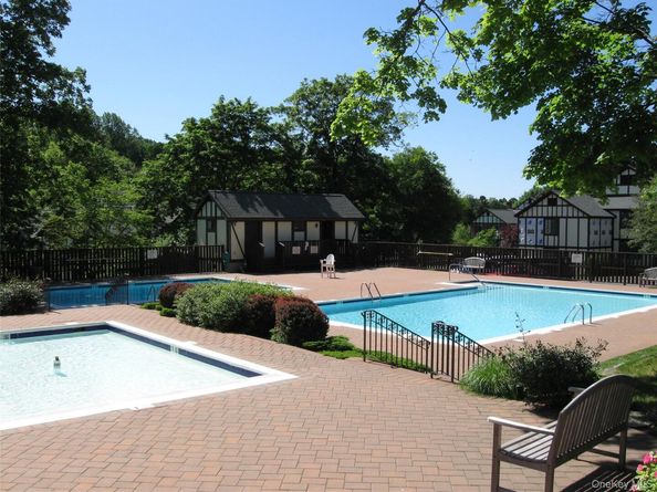 60 Foxwood Drive 2, Pleasantville NY 10570