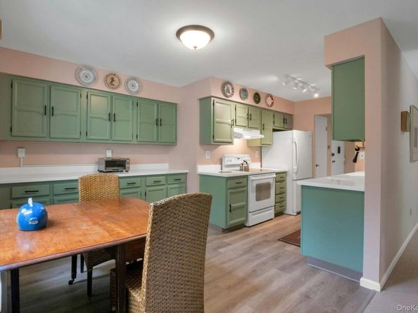 60 Foxwood Drive 2, Pleasantville NY 10570