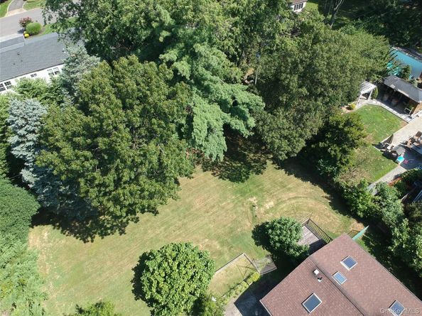 42 Lauren Avenue, Dix Hills NY 11746