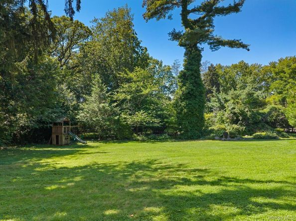 32 Wildwood Drive, Great Neck NY 11024