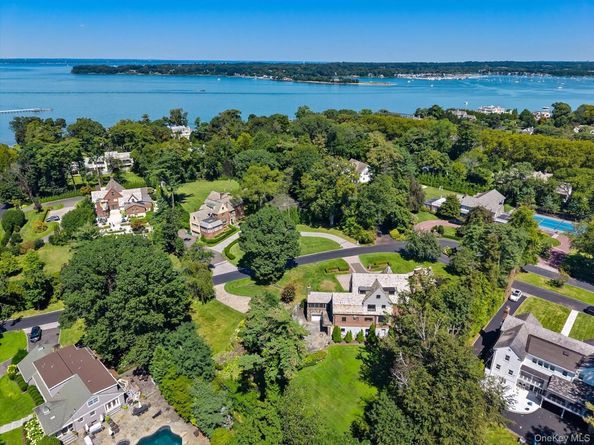 32 Wildwood Drive, Great Neck NY 11024