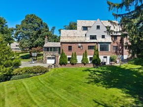 32 Wildwood Drive, Great Neck NY 11024