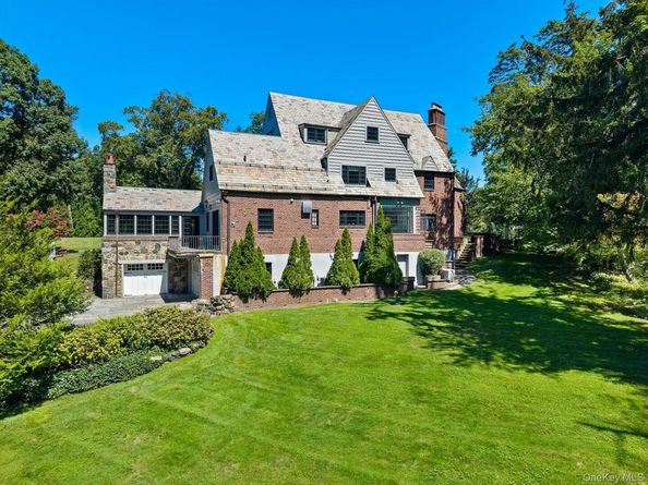 32 Wildwood Drive, Great Neck NY 11024