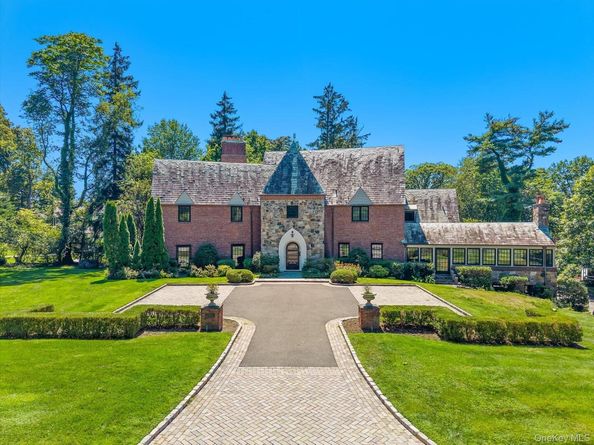 32 Wildwood Drive, Great Neck NY 11024