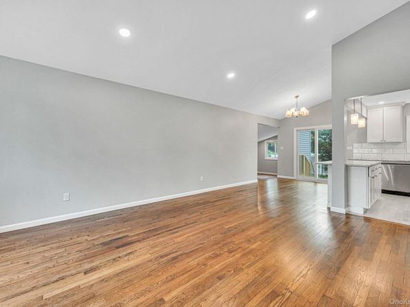 11 W 11 Street, Deer Park NY 11729
