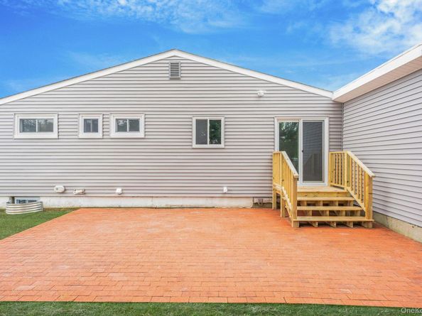 11 W 11 Street, Deer Park NY 11729