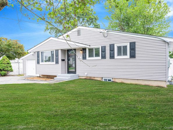 11 W 11 Street, Deer Park NY 11729