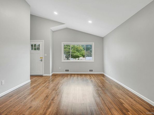 11 W 11 Street, Deer Park NY 11729