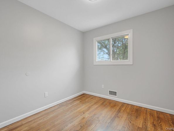 11 W 11 Street, Deer Park NY 11729
