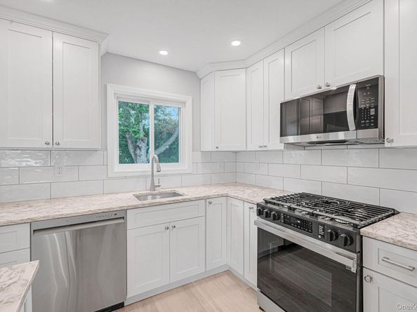 11 W 11 Street, Deer Park NY 11729
