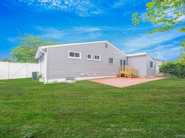 11 W 11 Street, Deer Park NY 11729