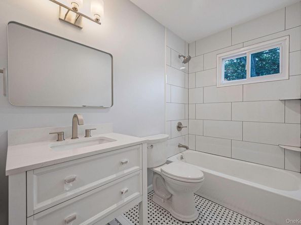 11 W 11 Street, Deer Park NY 11729