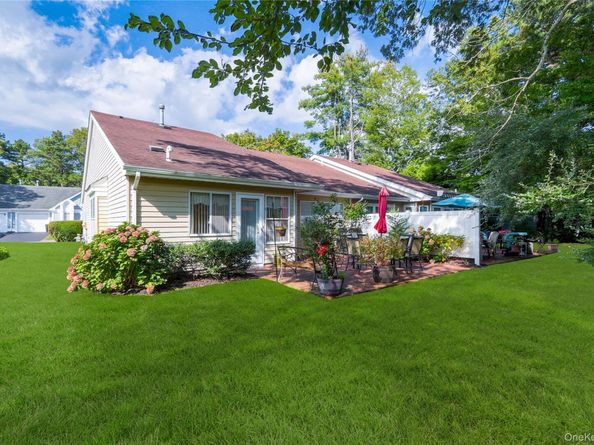 20 Amagansett Court, Ridge NY 11961