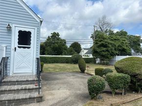 957 N Fulton Avenue, Lindenhurst NY 11757