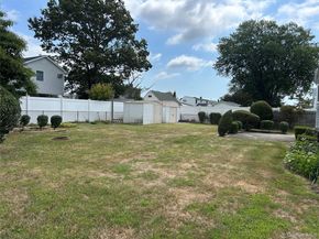957 N Fulton Avenue, Lindenhurst NY 11757