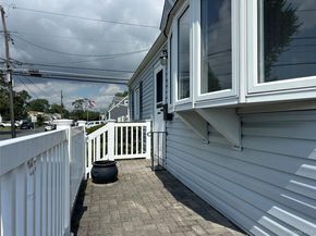 957 N Fulton Avenue, Lindenhurst NY 11757