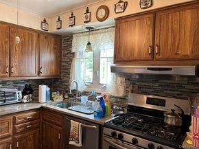 957 N Fulton Avenue, Lindenhurst NY 11757