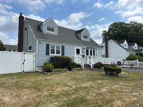957 N Fulton Avenue, Lindenhurst NY 11757