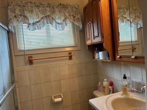 957 N Fulton Avenue, Lindenhurst NY 11757
