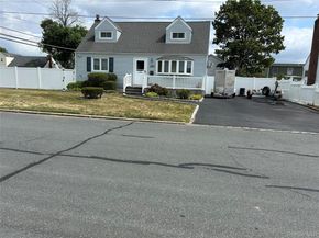 957 N Fulton Avenue, Lindenhurst NY 11757