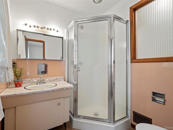 26 S Menantic Road, Shelter Island NY 11964