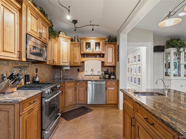 1441 Roth Road, Seaford NY 11783