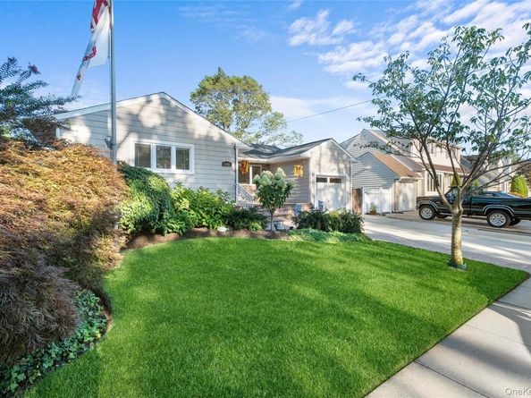 1441 Roth Road, Seaford NY 11783