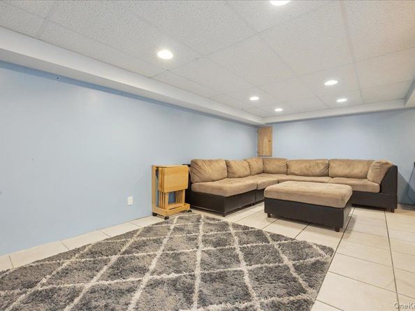7 Beechwood Place, Massapequa Park NY 11762