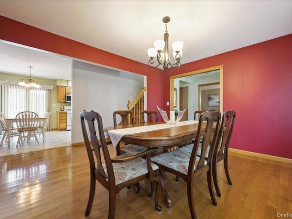 7 Beechwood Place, Massapequa Park NY 11762