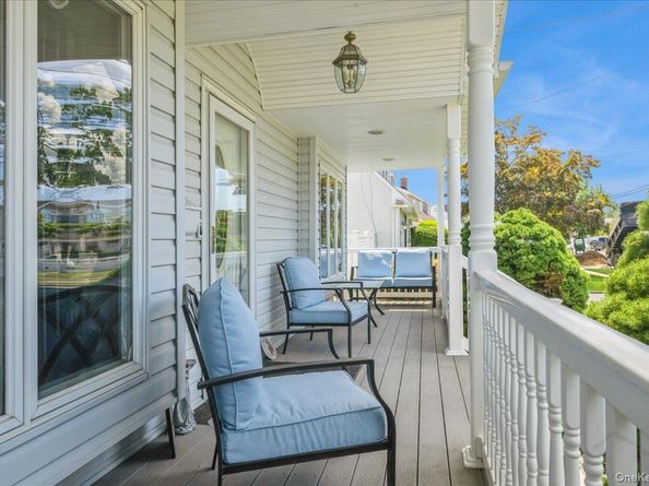 7 Beechwood Place, Massapequa Park NY 11762