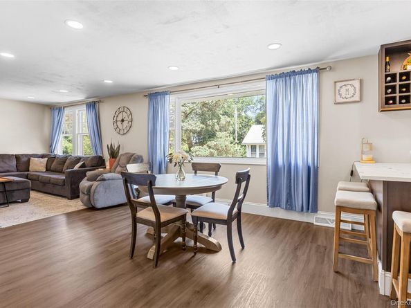 31 Elm Road, Rocky Point NY 11778