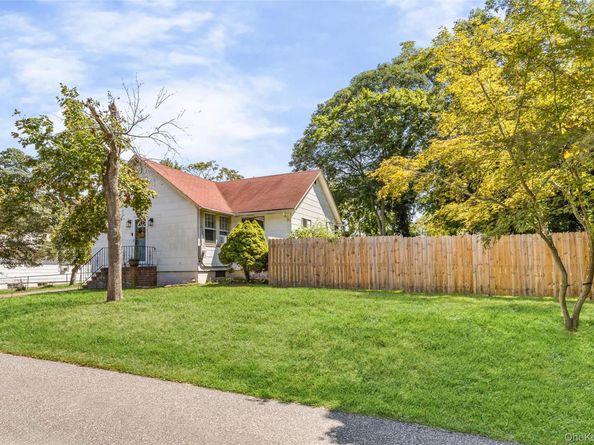 31 Elm Road, Rocky Point NY 11778